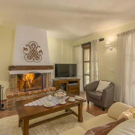 Quaint In Sveti Lovrec Pazenaticki With Swimming Pool Villa