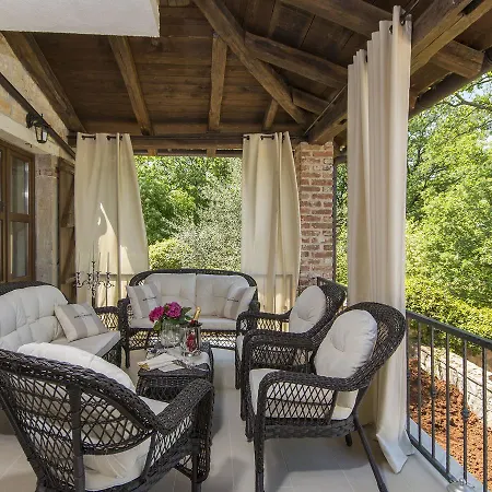 Villa Quaint In Sveti Lovrec Pazenaticki With Swimming Pool *