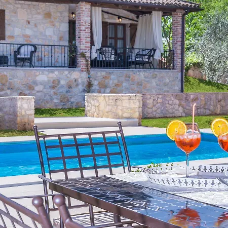 Villa Quaint In Sveti Lovrec Pazenaticki With Swimming Pool *