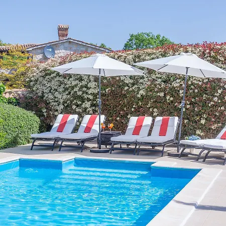Quaint In Sveti Lovrec Pazenaticki With Swimming Pool Villa