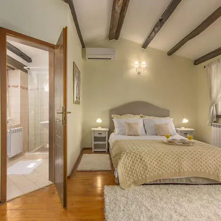 Quaint In Sveti Lovrec Pazenaticki With Swimming Pool * Jakici