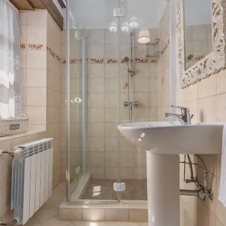 Villa Quaint In Sveti Lovrec Pazenaticki With Swimming Pool *