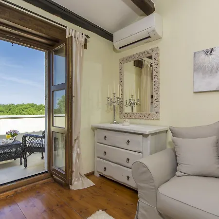 Villa Quaint In Sveti Lovrec Pazenaticki With Swimming Pool